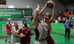 Akhisar Belediye Basket evinde Samsunspor'a takıldı