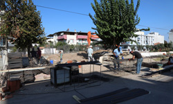 Akhisar Belediyesinden depremde zarar gören caminin yapımına destek
