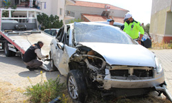 Kula'da iki otomobil kafa kafaya çarpıştı: 3 yaralı