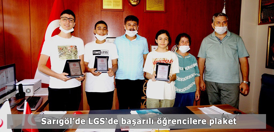 Sarıgöl'de LGS'de başarılı öğrencilere plaket